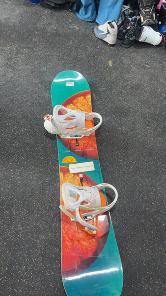 Used K2 SKYLA Womens 147 cm Snowboard w/ K2 Bliss Bindings