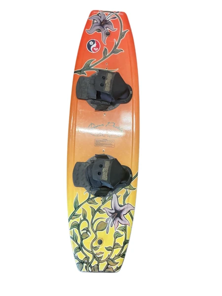 Used Hyperlite MOTIVE 134 Wakeboard Almond 134 cm