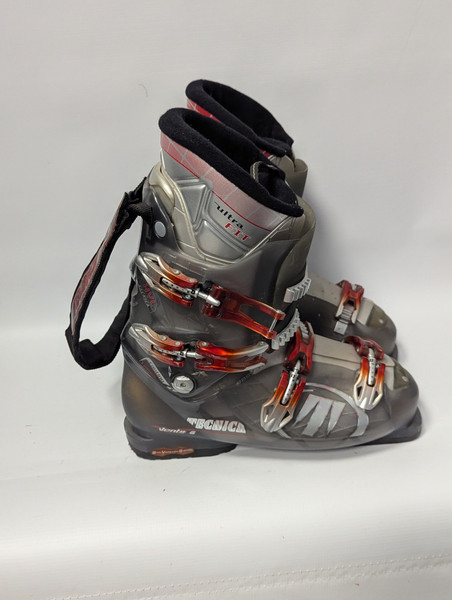 Used Tecnica VENTO 2.8 Mens DH Ski Boot White 255 MP - M07.5 
