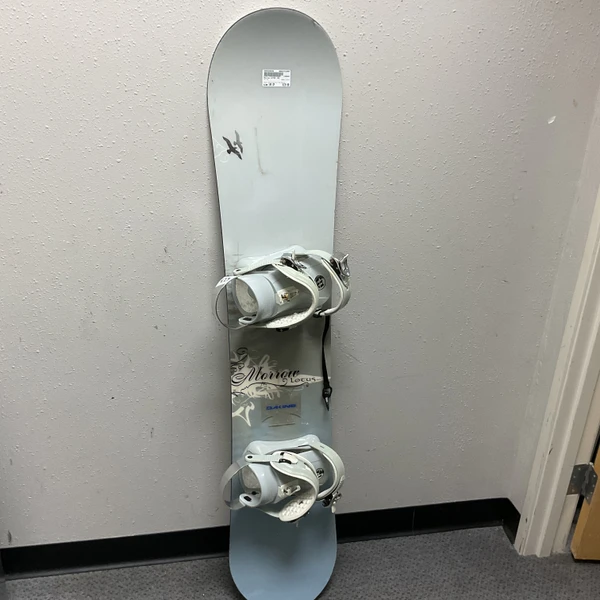 Used Morrow LOTUS 149cm Womens Snowboard w/ Heelside Bindings