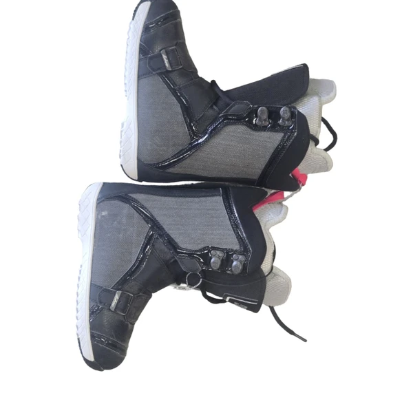 burton emerald snowboard boots 2013 Men's Photon BOA Petrol Green 13 Topoftheline comfort in a softer flexing package that proves Emeralds are a Girls best friend Boasting all the features necessary for an allday shred agenda this Emerald with Restrictedexclusive styling and the upgraded feel of an EST outsole is a gem worth coveting The Imprint liner with Lock Burton Emerald 2016-2010 Snowboard Boot