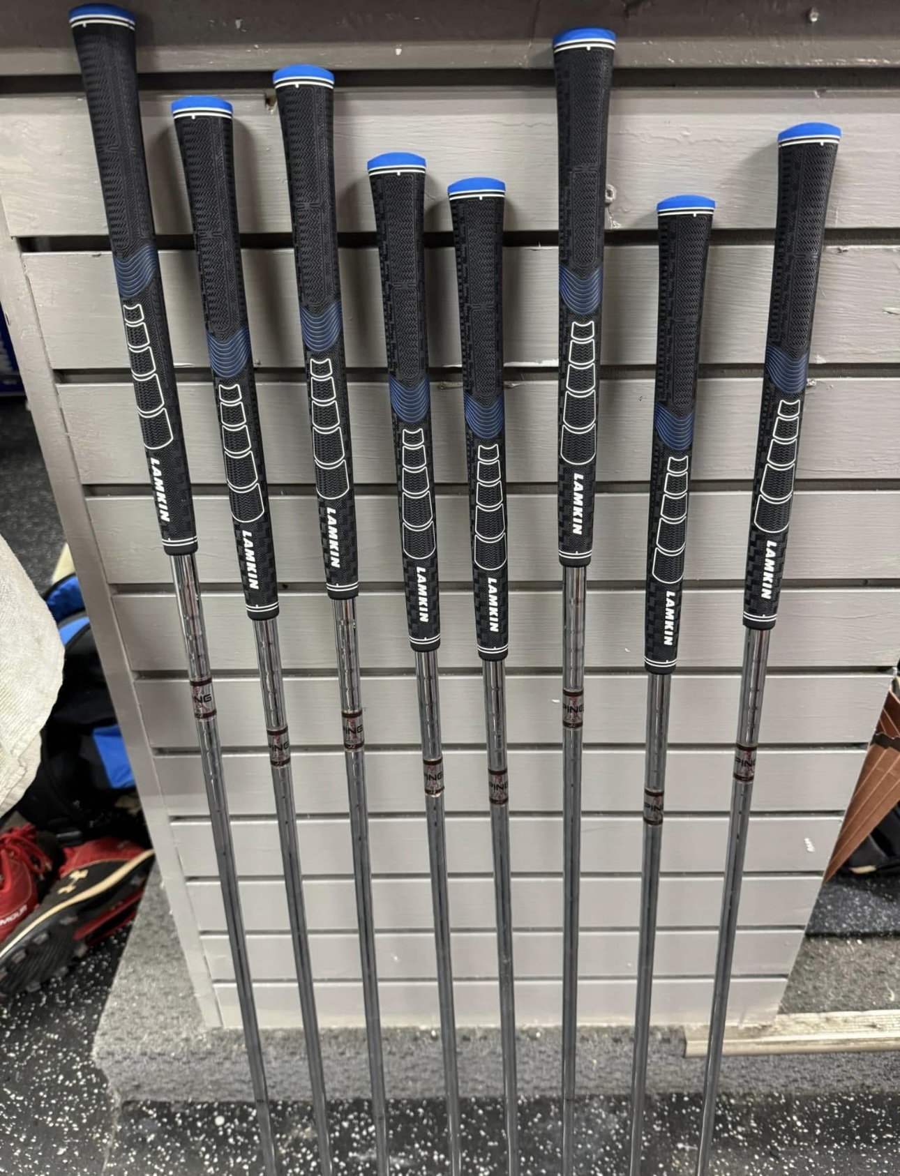 Golf club regripping service