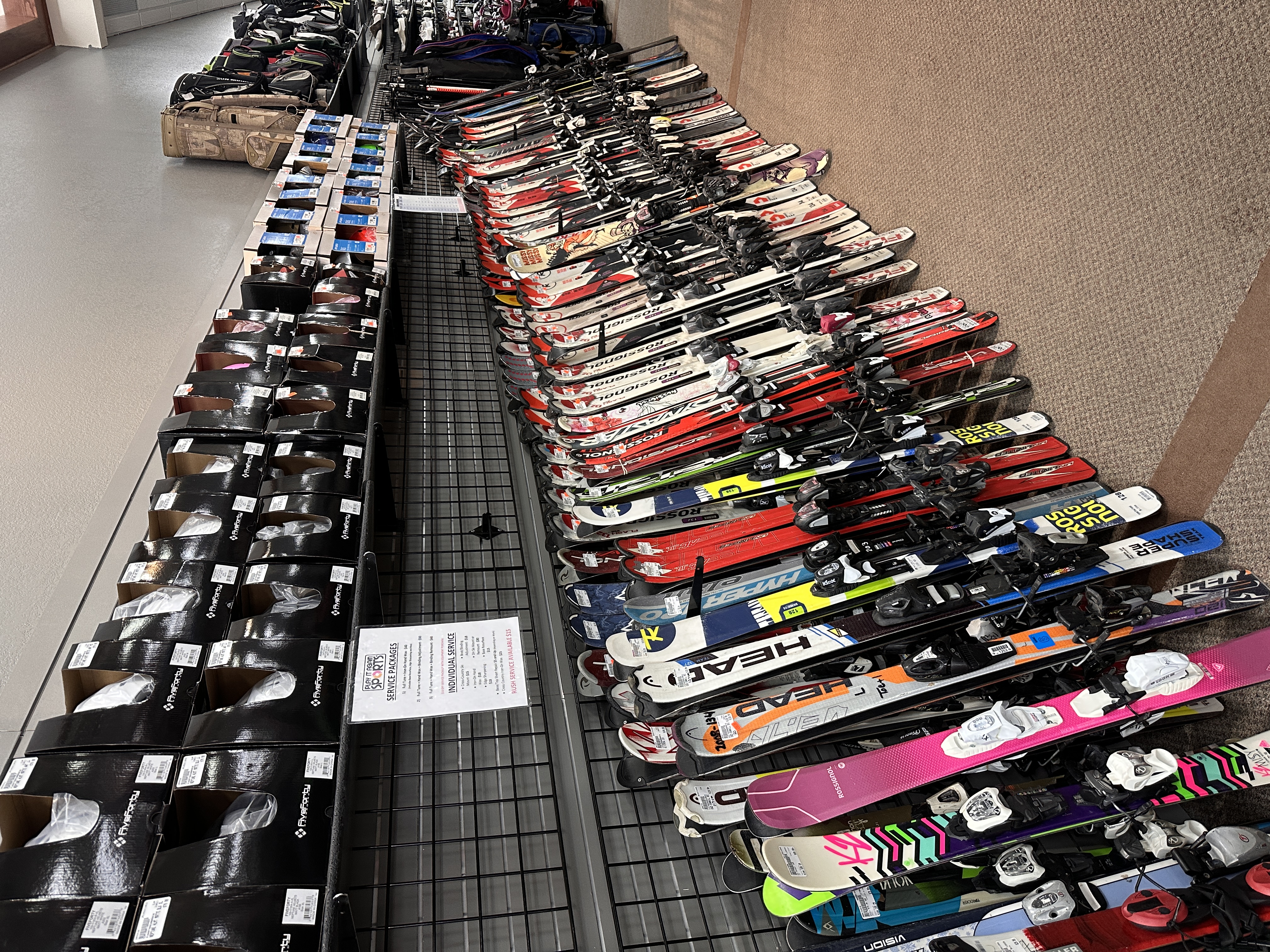 Downhill skis Dec 2025