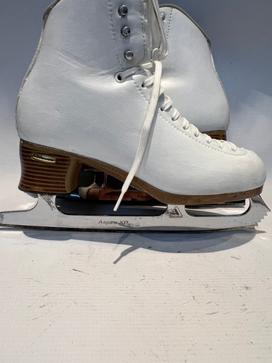 Used Jackson FREESTYLE JACKSON ASPIRE XP WomensFigure Skate White