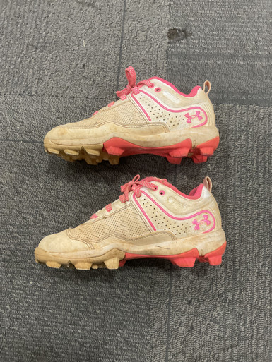 womens pink softball cleats