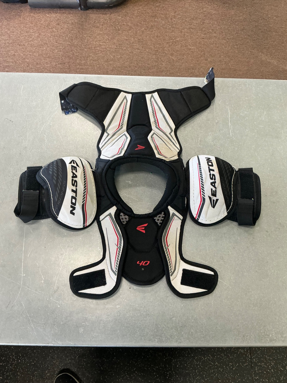 Easton SYNERGY Intermediate Shoulder Pads SM