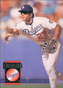 1996 Topps #196 Eric Karros VG Los Angeles Dodgers - Under the Radar Sports