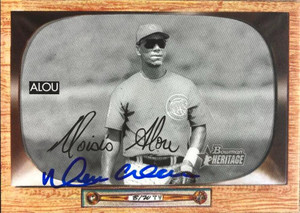 Moises Alou Autographed 2004 Bowman Heritage Black & White #8