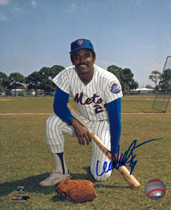 Willie Montanez Autographed Mets 8 x 10 Photo  Willie Montanez Autographed Mets 8 x 10 Photo
