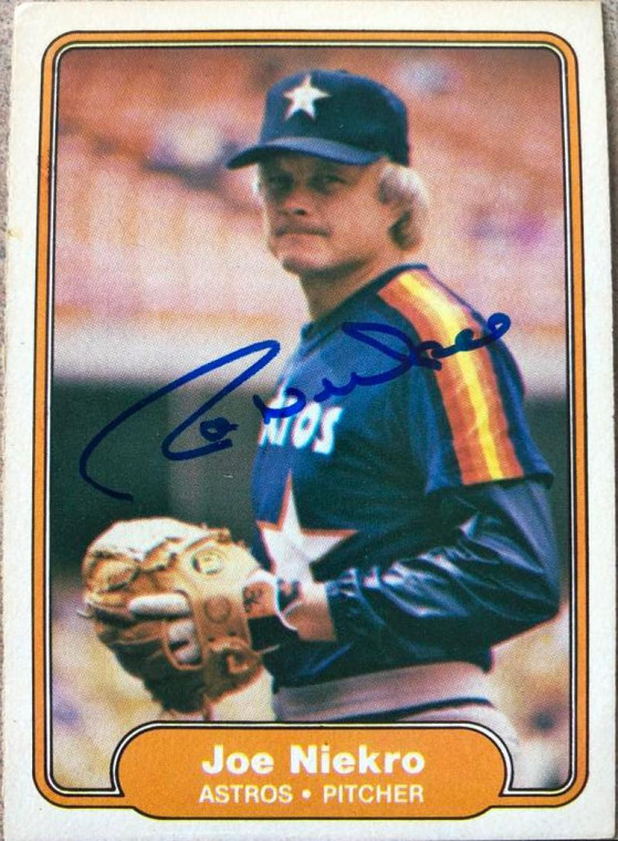 Joe Niekro Autographed 1982 Fleer #221