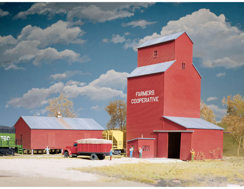 Walthers Cornerstone HO Scale Building/Structure Kit Rural Grain Silo Elevator