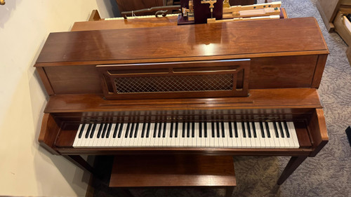 Used Yamaha M304T Upright Piano - Walnut Finish