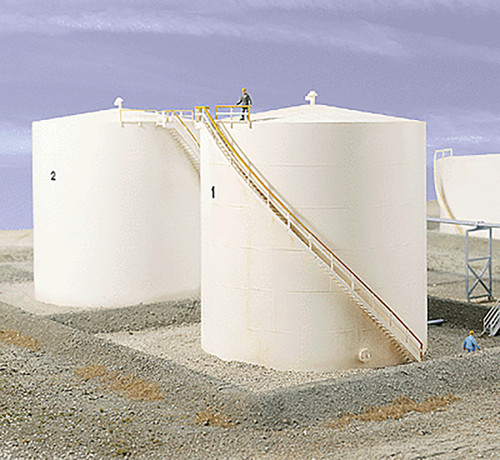 Walthers Cornerstone HO Scale Building/Structure Kit Tall Oil Storage Tank/Berm