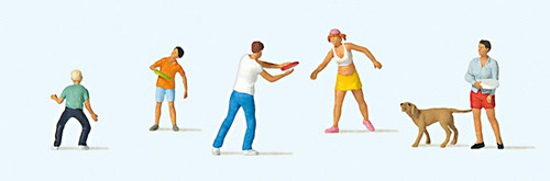 Preiser HO Scale Model Figure/People Set Outdoor Family Fun/5 People & 1 Dog