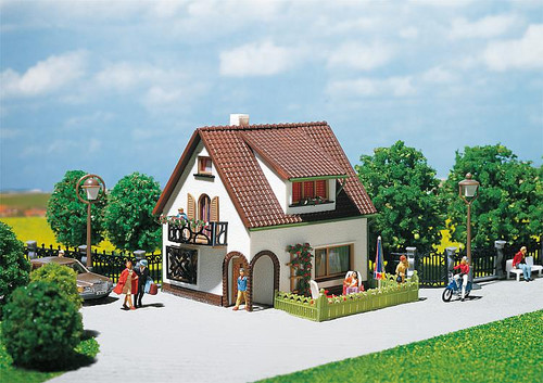Faller HO Scale Building/Structure Kit Beethovenstrasse Two Middle