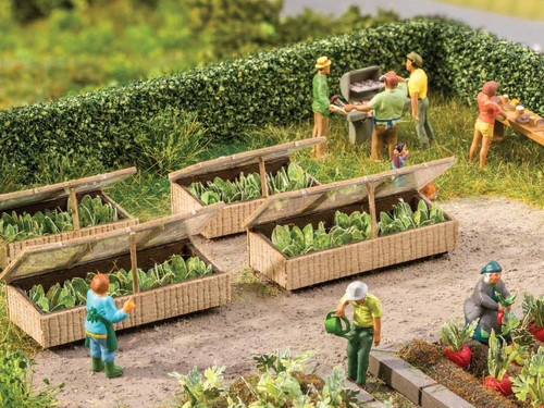 Noch HO Scale Detail Parts - Covered Raised Garden Beds with Lettuce