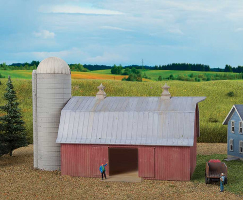 Walthers Cornerstone N Scale Building/Structure Kit Meadowhead Barn/Farm Silo
