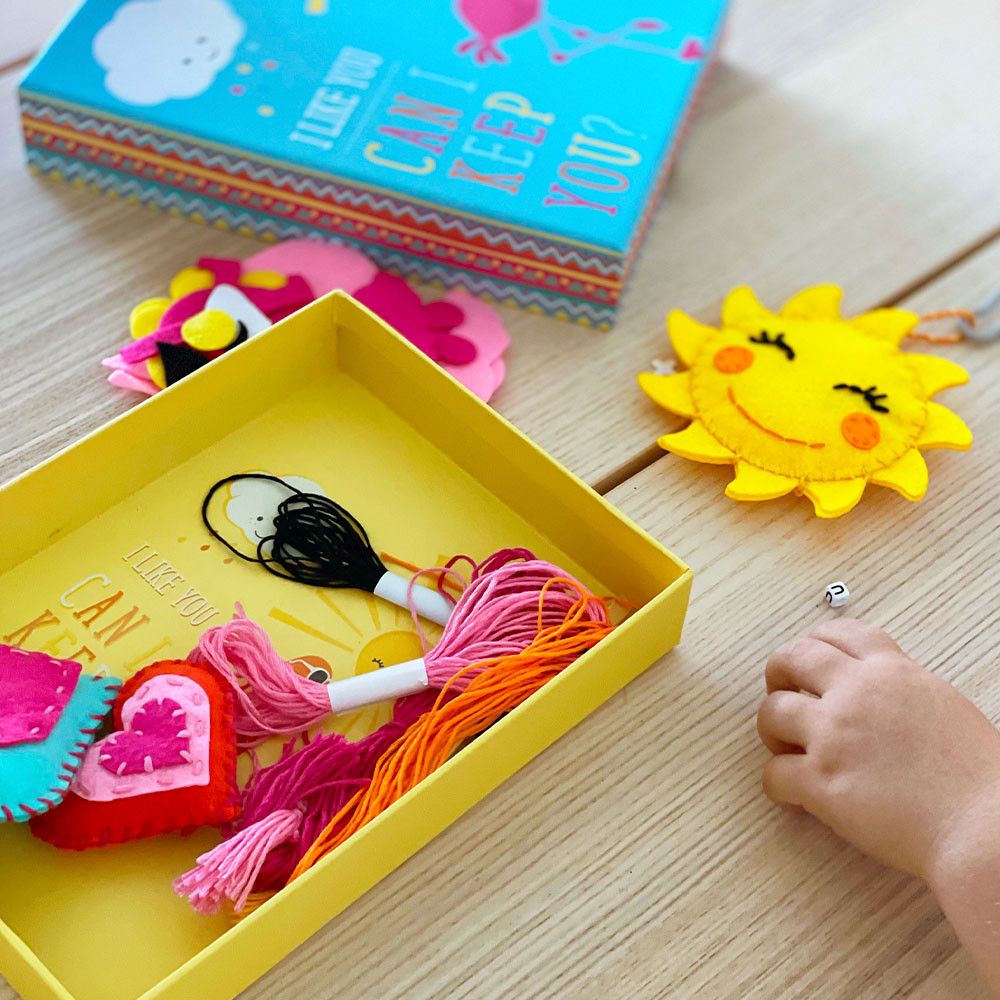 Deco Backpack Charms Felt Art Set