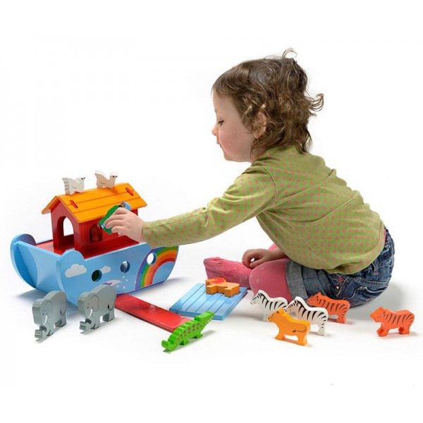 Small Rainbow Noah's Ark (With 16 Painted Characters)