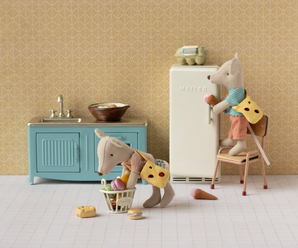 Clothes & Bag For Little Sister Mouse