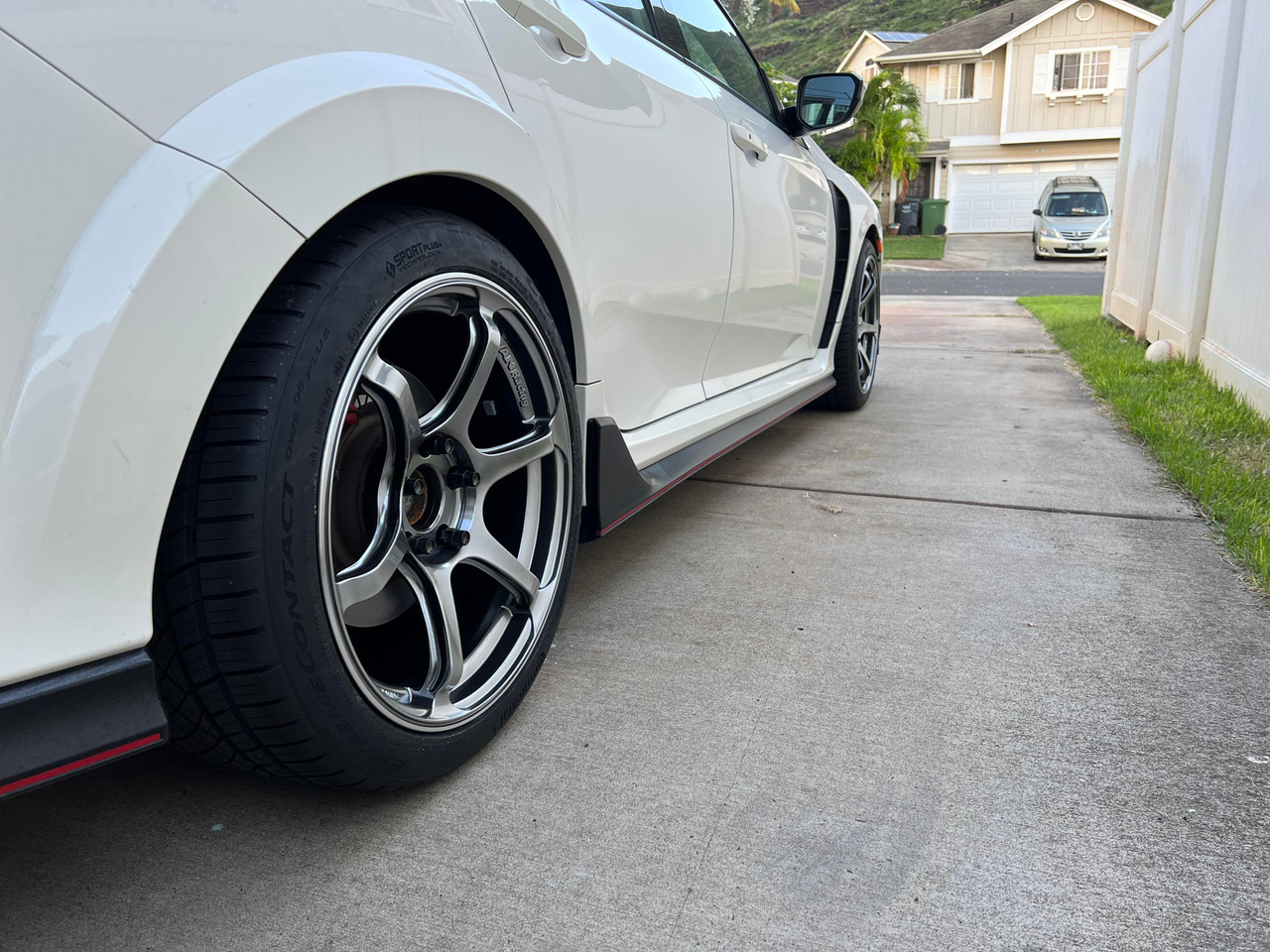 ADVAN RG-4 レーシングホワイトメタリック＆リング　18インチ Advan RG-4 5x114.3 18x9.0+35 Racing White Metallic & Ring