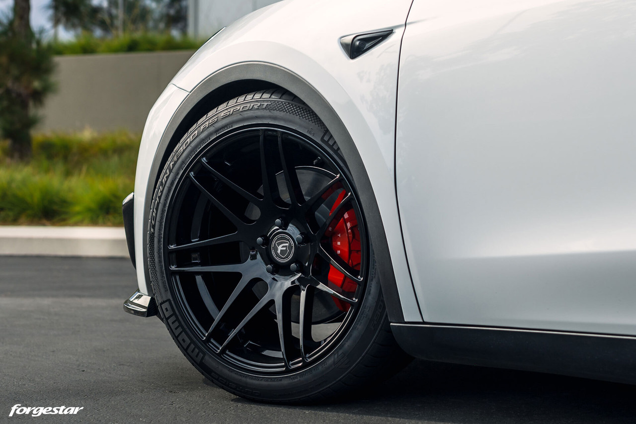 Forgestar F14 6x114.3 18x13 +62 Gloss Black | ThreePiece.us