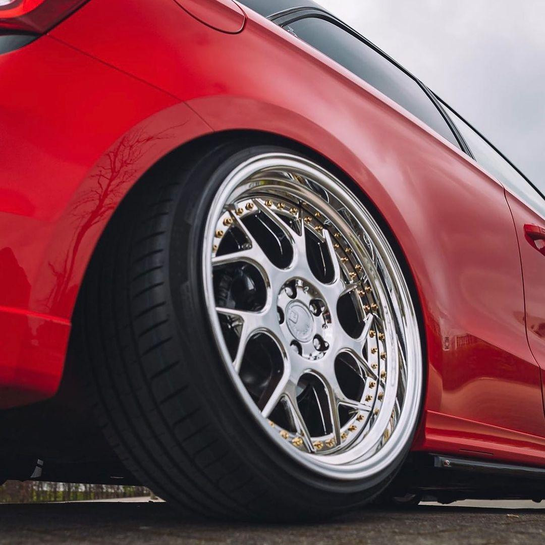 Aodhan DS01 5x100 18x8.5+35 Vacuum Chrome W/ Gold Rivets