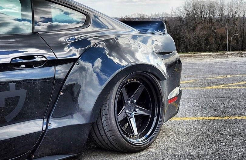 Aodhan DS05 5x114.3 19x11+22 Gloss Black W | ThreePiece.us