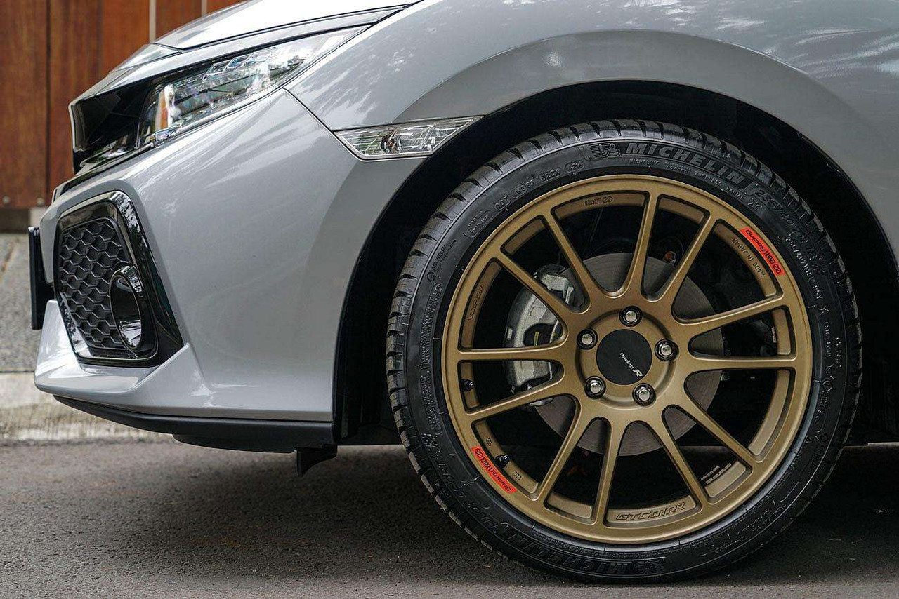 ENKEI GTC01RR 18x8.5J 5穴 PCD114.3 ガンメタ Enkei GTC01RR Wheel [18x8.5 / 5x114.3 / ET:35 / CB:75] Matte