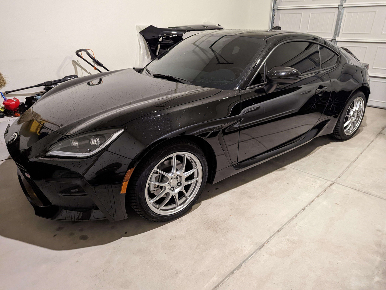 Enkei PF01 5x114.3 18x9+35 Hyper Black | ThreePiece.us