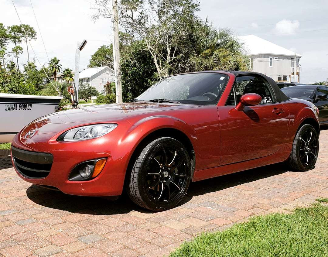 Konig Illusion Black Ball Cut Red Wheel - 18x8 Inches, 5x114.3mm Bolt Pattern, Red Tinted Clear Coat