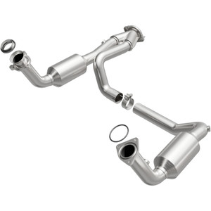 Magnaflow MagnaFlow DF Catalytic Conv OEM 2005 GMC Sierra/Chevrolet Silverado 1500/Cadillac Escalade Underbody - 4551419