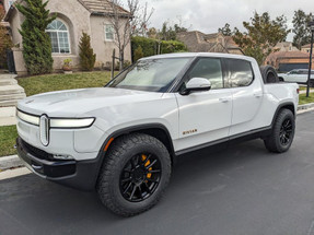 Can You Run 35s on a Rivian R1T? (Fitment Guide)