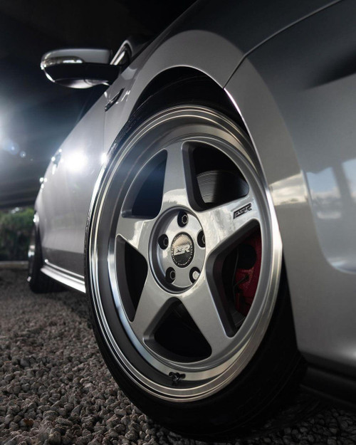 ESR Wheels CR SERIES CR5 5x120.65 18x9.5 +35 Hyper Silver - Threepieceus