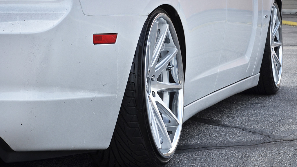 Machined Silver with Chrome Lip Rims - Rohana RFC10