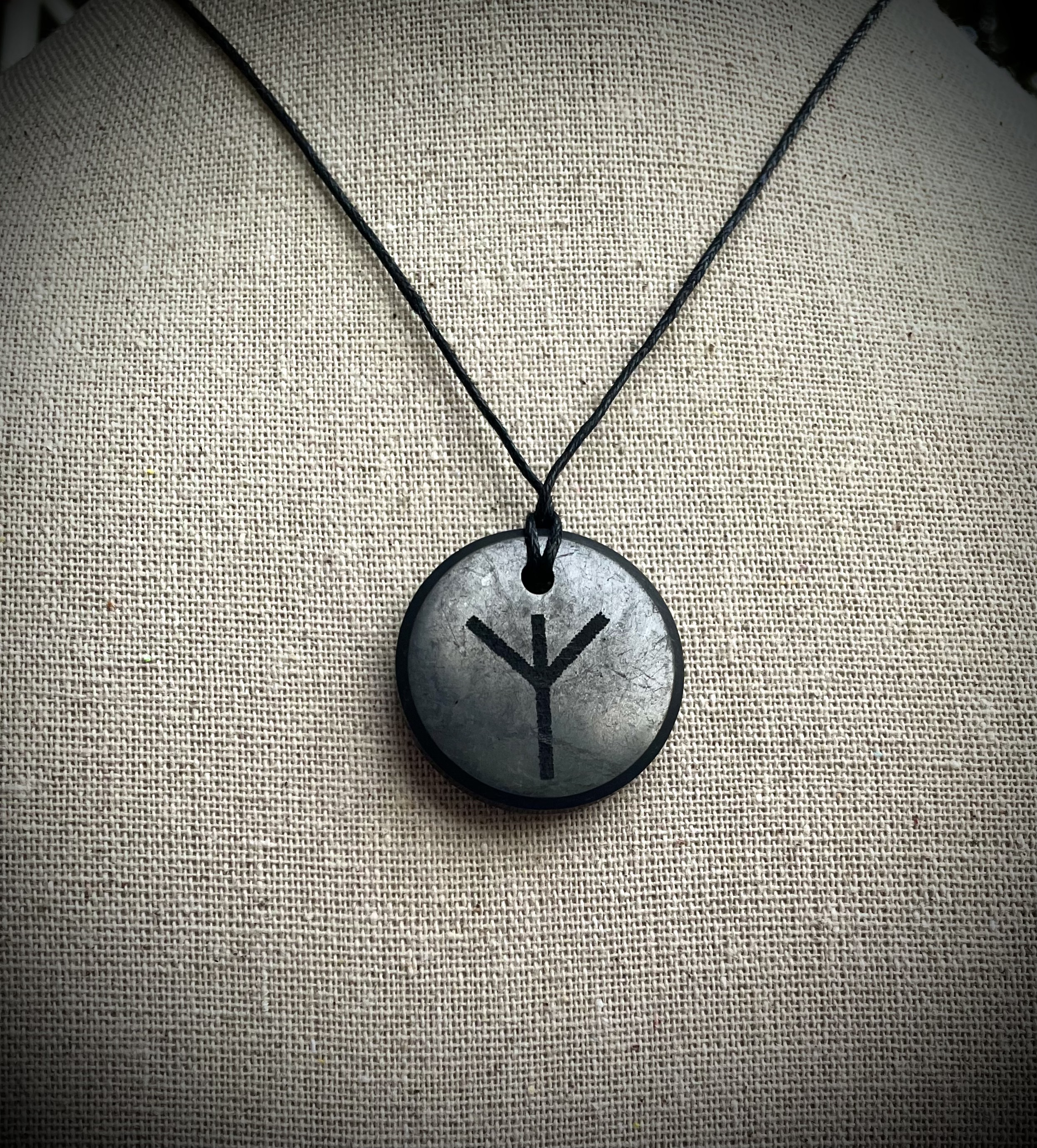 Azuregreen Wicca Protection Amulet Pendant - Pewter Spiritual Talisman With Maze Pattern For Evil Spirit & Curse Protection, 1 Inch Diameter