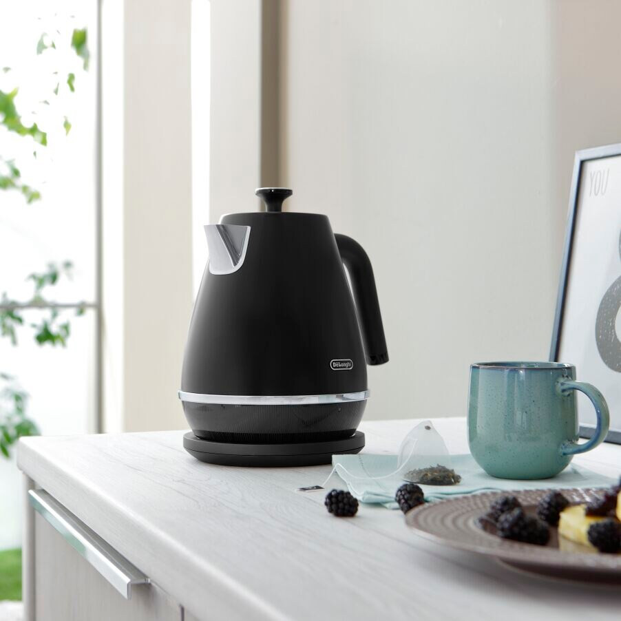 Distinta X Kettle Sleek Design at Appliances Delivered