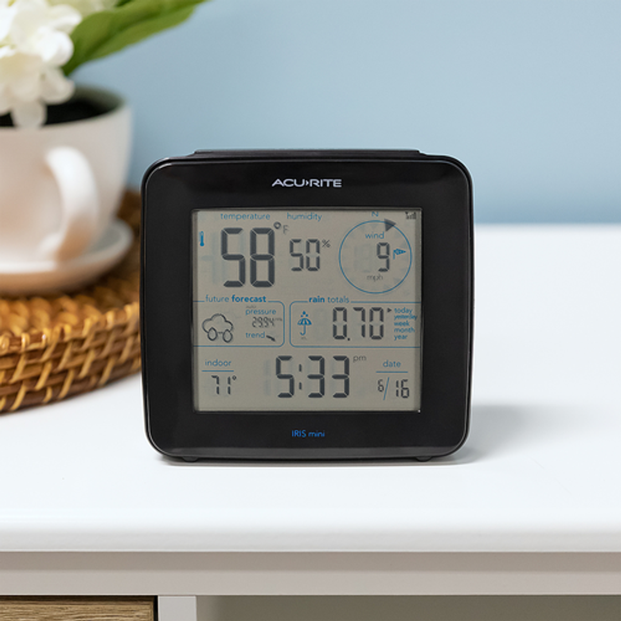 AcuRite Iris (5-in-1) Weather Station with Wireless Monochrome Display for Hyperlocal Weather Forecasting