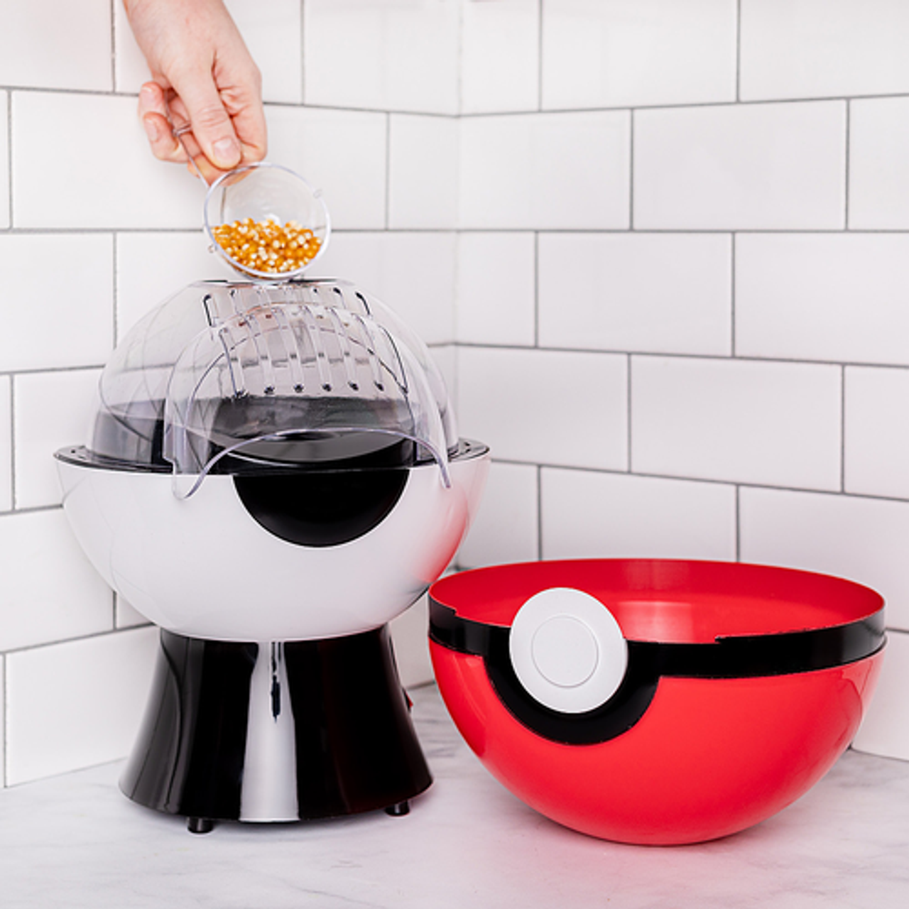 Uncanny Brands Pokémon Poké Ball Popcorn Maker - Red