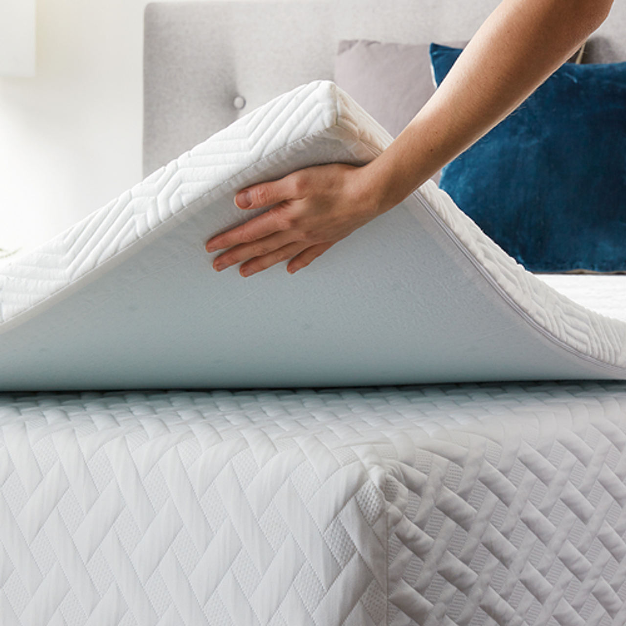 Lucid Comfort Collection - 3" Full Gel Memory Foam Topper with Cover - White