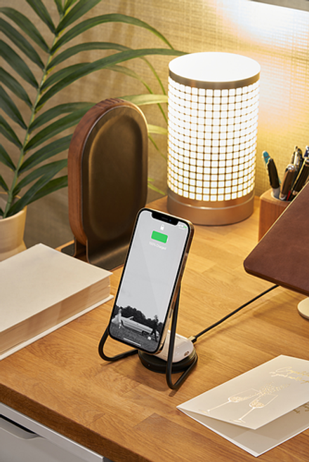 Courant MAG:2 Leather 2-in-1 Magnetic Charging Stand - Black