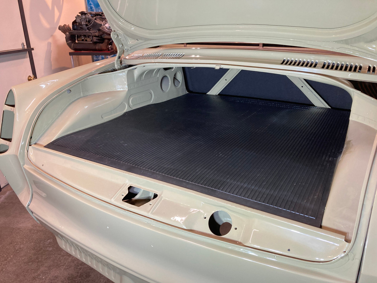 RUBBER NOTCHBACK REAR TRUNK MAT