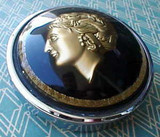 GOLDEN LADY HORN BUTTON