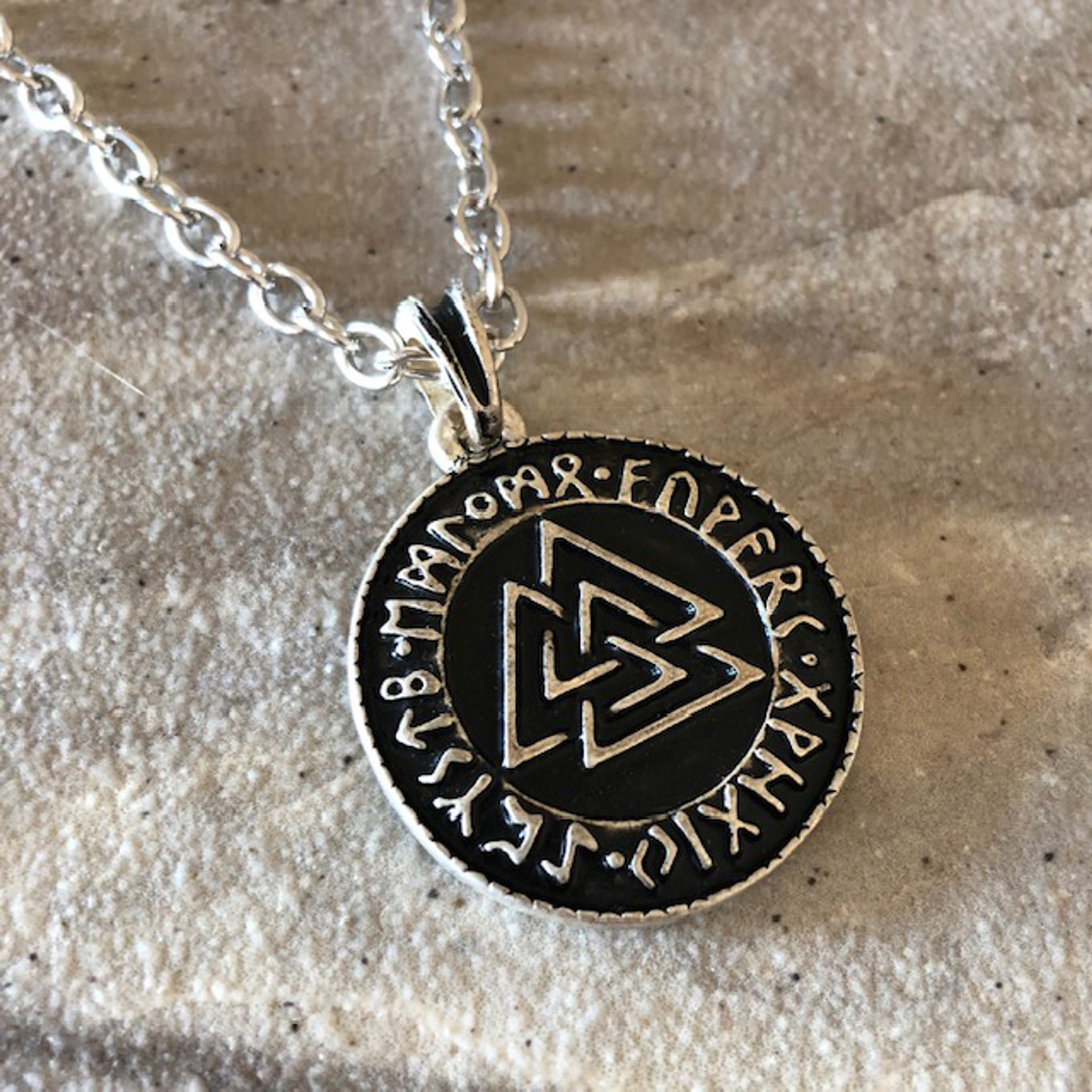 valknut amulet