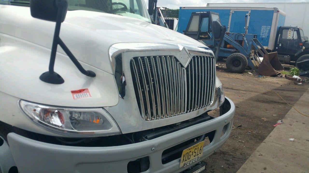 International Durastar 4200 4300 4400 8300 02+ Chrome Front Grille