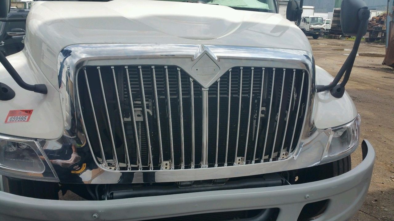 International Durastar 4200 4300 4400 8300 02+ Chrome Front Grille