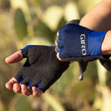 productimages/cl410141/giro-supernatural-lite-road-gloves-lifestyle-details.jpg