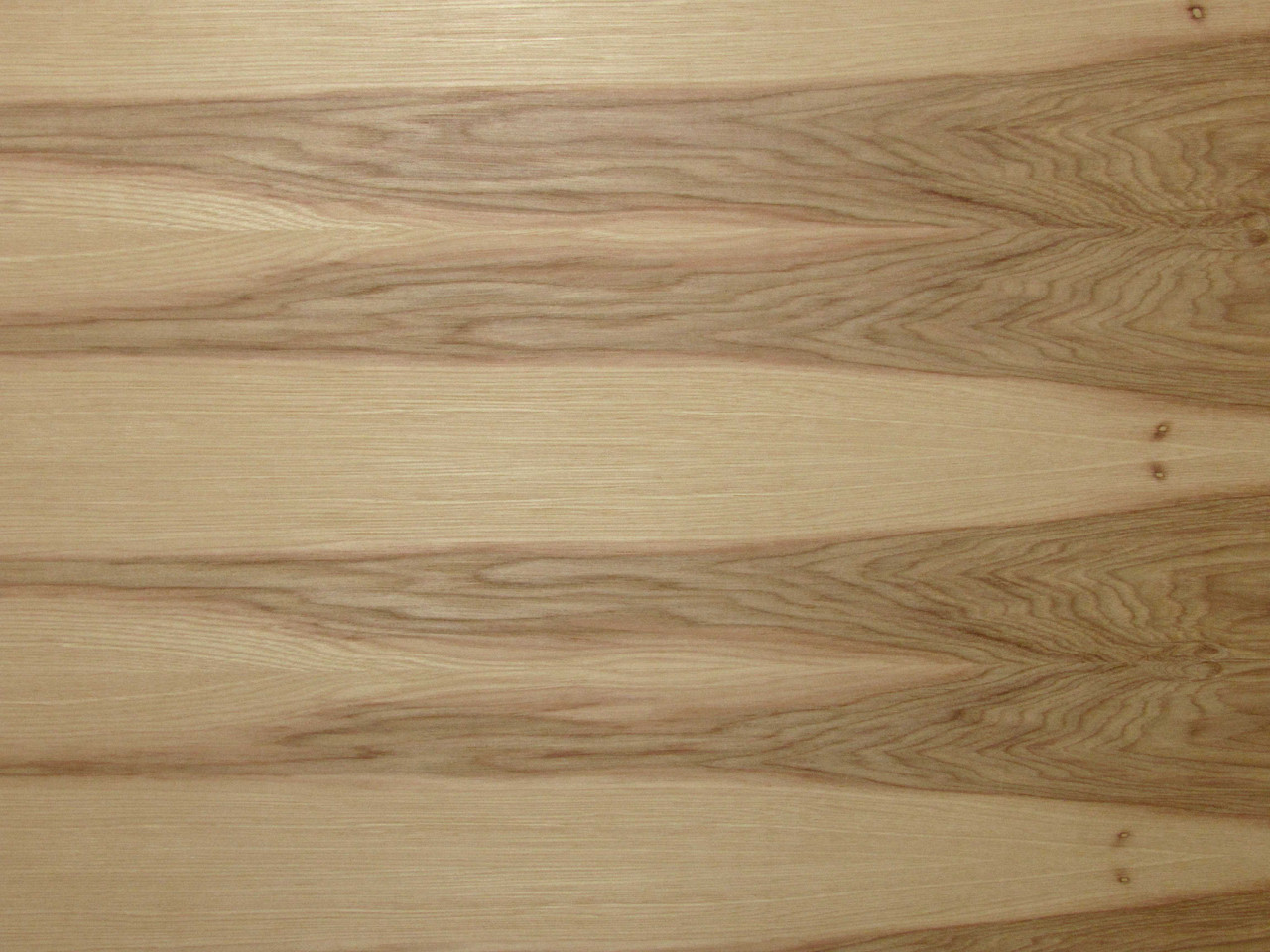 Characteristic of Hickory Plywood face