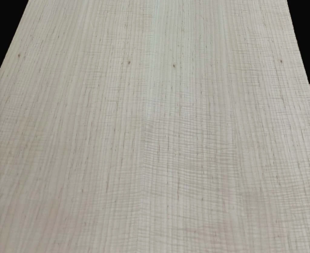 Maple quarter sawn tends to have straight grain