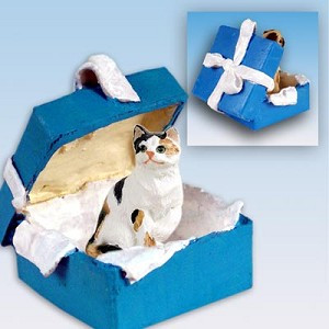 Calico Shorthaired Cat in Blue Gift Box Christmas Ornament – Hand-Painted Stone Resin